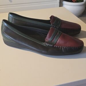 Trotters Burgundy and Dark Green Leather Penny Loafers Size 10.5 W